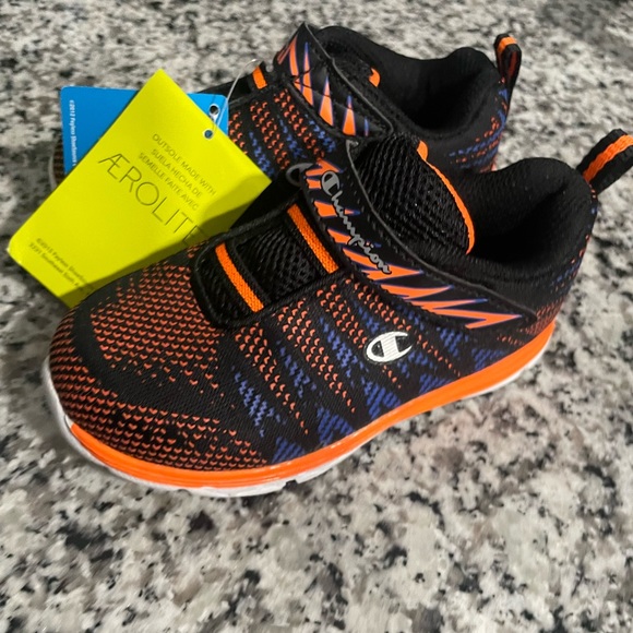 Champion - Picture 5 of 5